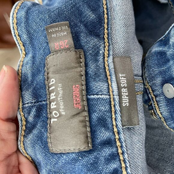 Torrid Premium Blue Denim Crop Cuffed Jegging Jeans Size 26R - Picture 6 of 16